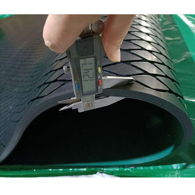 Einfache Art und Diamond Grooved Rubber Lagging Sheet für Förderer-Rolle