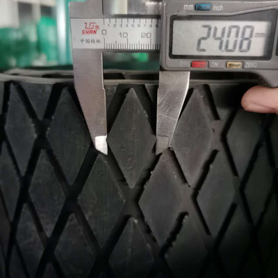 Fischgrätenmuster-Muster-Bandförderer-Flaschenzug-Zurückbleibendiamond groove rubber pulley lagging-Blatt